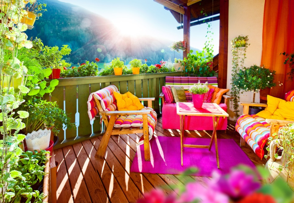 Exterieur balcon coloré, Fotolia - BnbStaging le blog