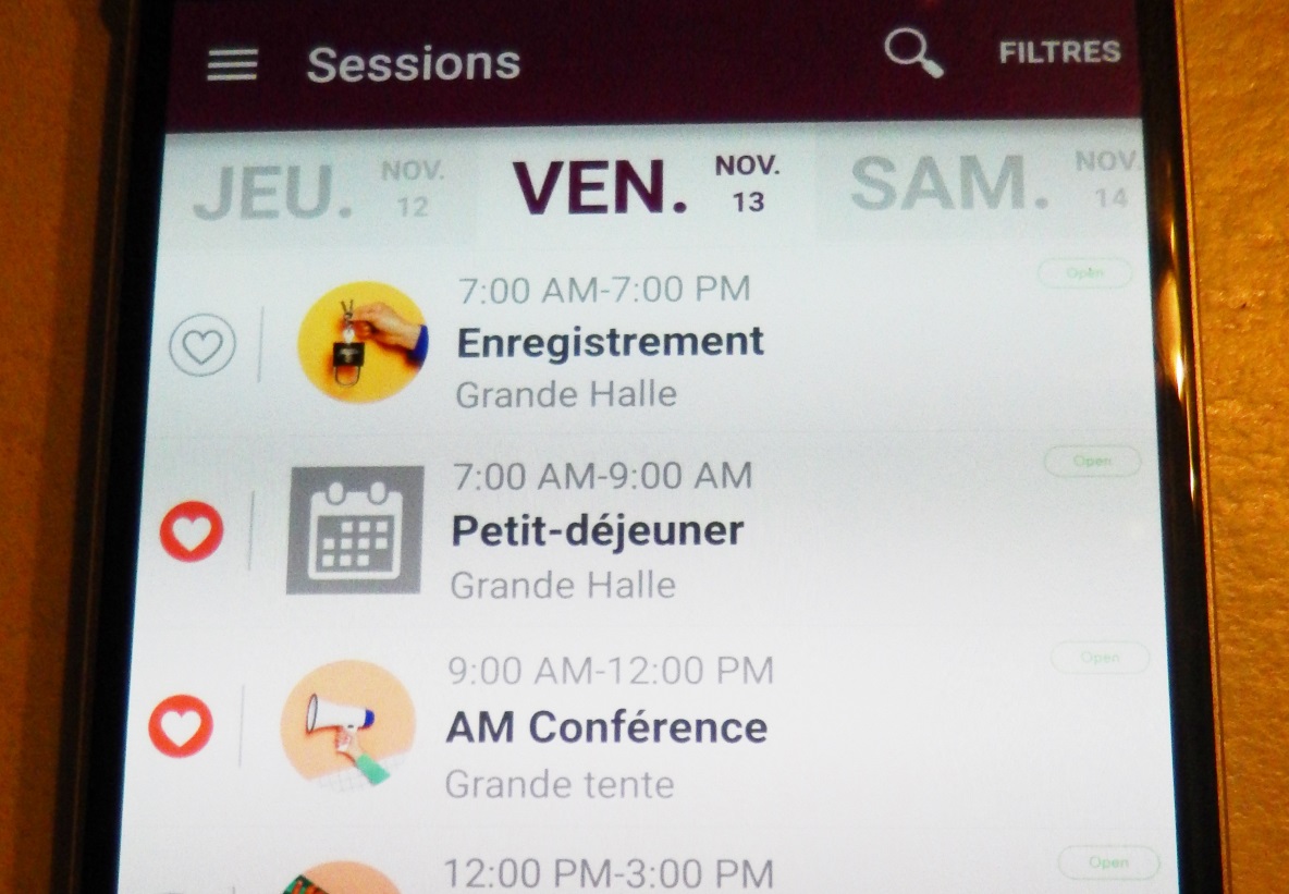 Application de l'Airbnb Open Paris 2015 ouverte sur un smartphone